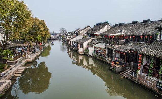 于正新剧《五福临门》女配随时能掀桌，随便女配颜值都比卢昱晓高